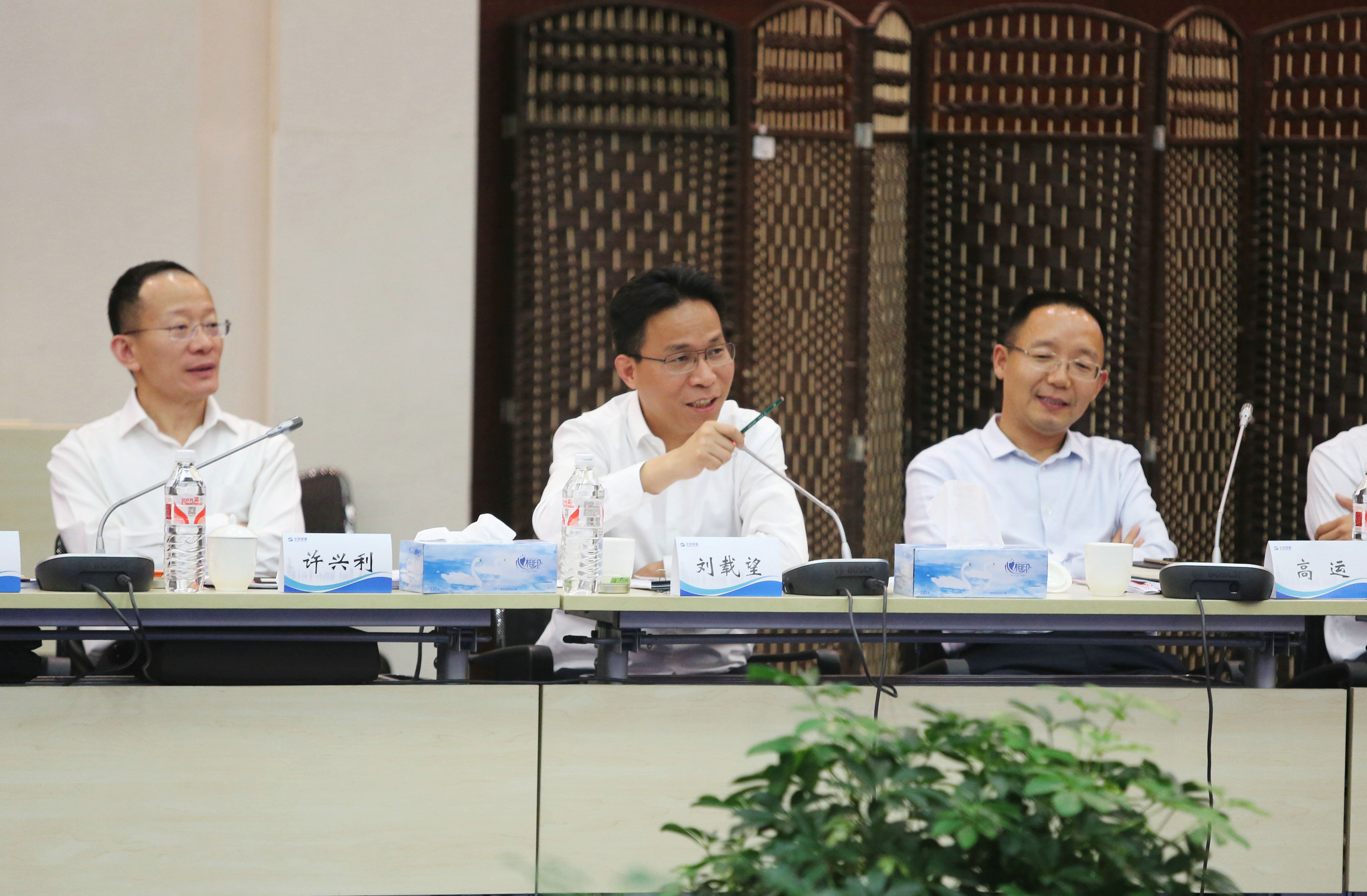 港源裝飾舉行2017年年中經(jīng)營調度（擴大）會